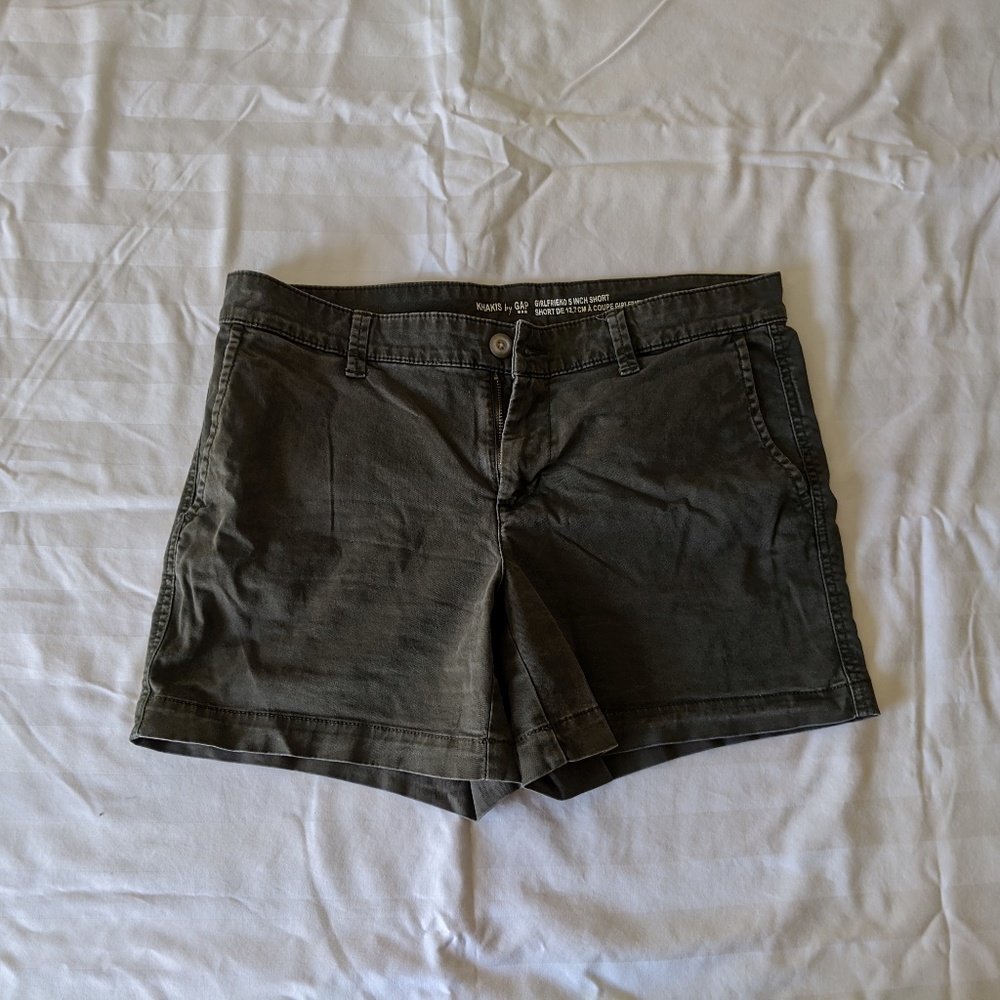 GAP khaki shorts